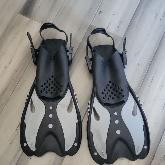 Black and Gray Diving Fins - Picture 1 of 4